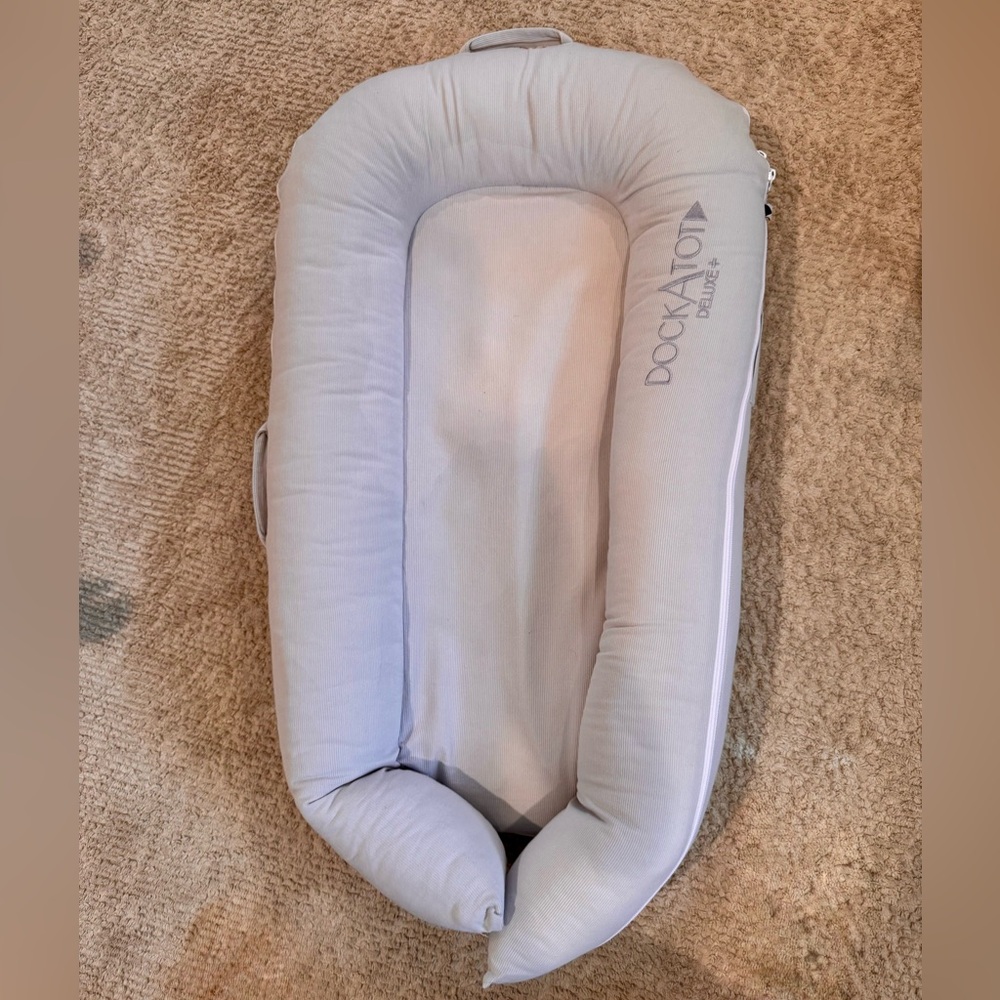 Dockatot Deluxe+ Light Gray Color